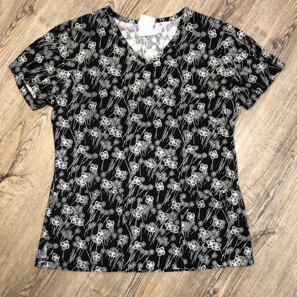 Peaches Black & White Floral V neck Scrub Top - Picture 2 of 7